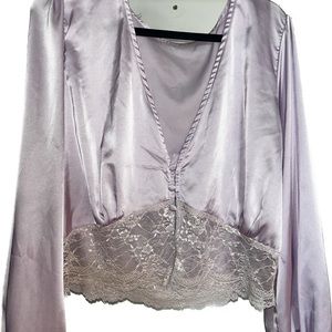 Light and lacy at the end, long sleeve blouse. Light lilac color.